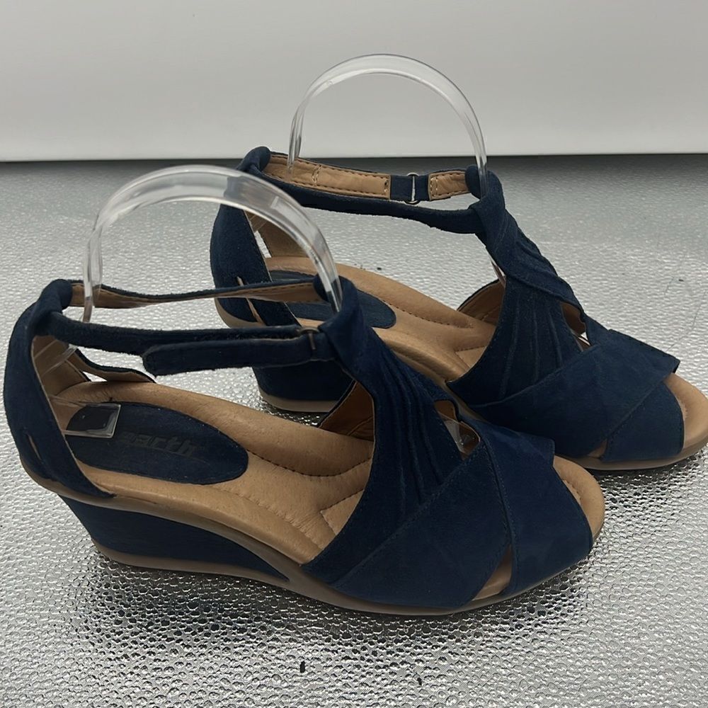 Earth Curvet Navy Wide Wedge Sandal Size 7d